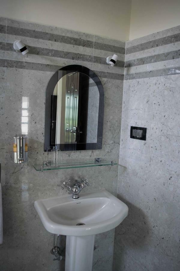 Da Blanche Hotel Shillong Bagian luar foto